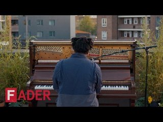 Sampha Performs 'Plastic 100°C' Live 🎶