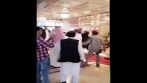 Imran Khan Ke Peeche Bache Ki Hotel Mein Ghusne Ki Koshish