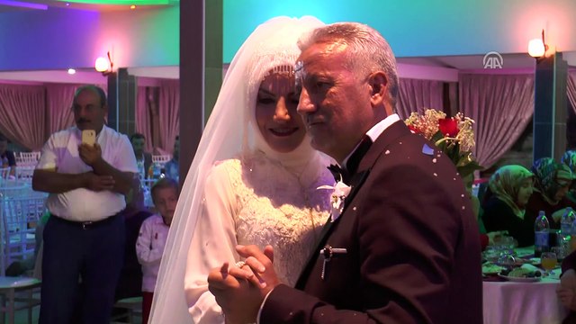 Gelinlik hayalini 13 yıl sonra 3 çocuğuyla gerçekleştirdi - SİVAS