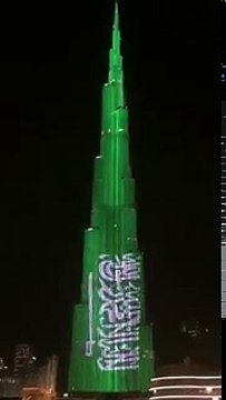 برج خليفة يتزين بالعلم السعودي احتفالًا باليوم الوطني للمملكة