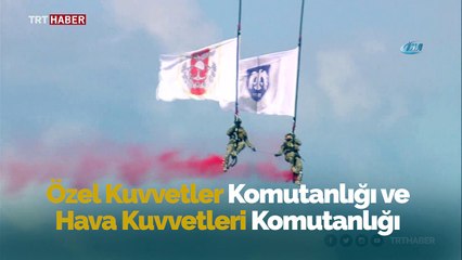 TSK'nın paraşütçülerinden TEKNOFEST’te üç farklı gösteri