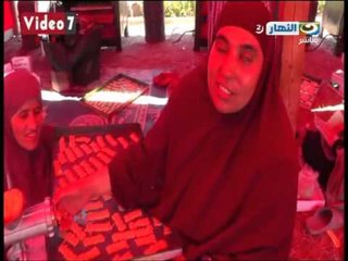 اخر النهار - معتصمو رابعة يوزعون  كعك العيد بالمجان