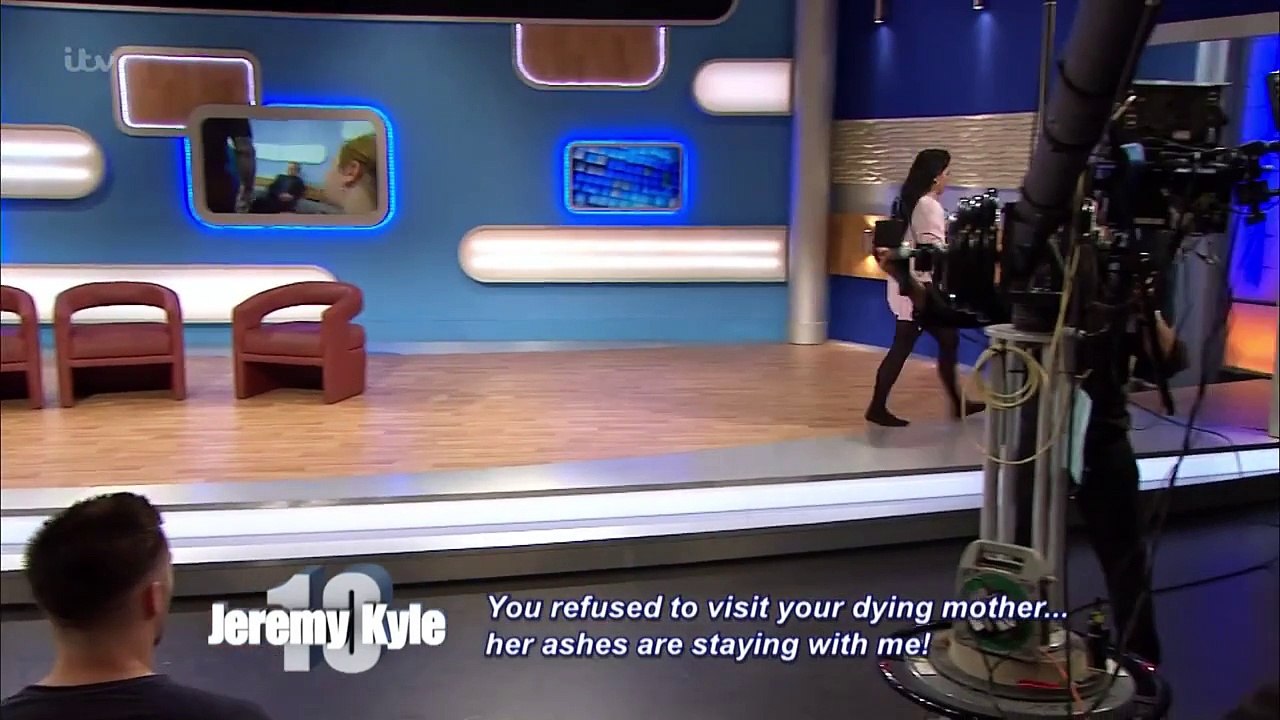 Dead Mothers Ashes Brought On Stage | The Jeremy Kyle Show