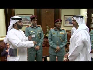 سيف بن زايد يكرم شرطياً لضبطه امرأة انتحلت جنسية أخرى خليجية