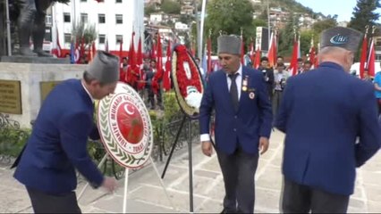 Törende Rahatsızlanan 88 Yaşındaki Kore Gazisi Polis Otosu ile Evine Götürüldü