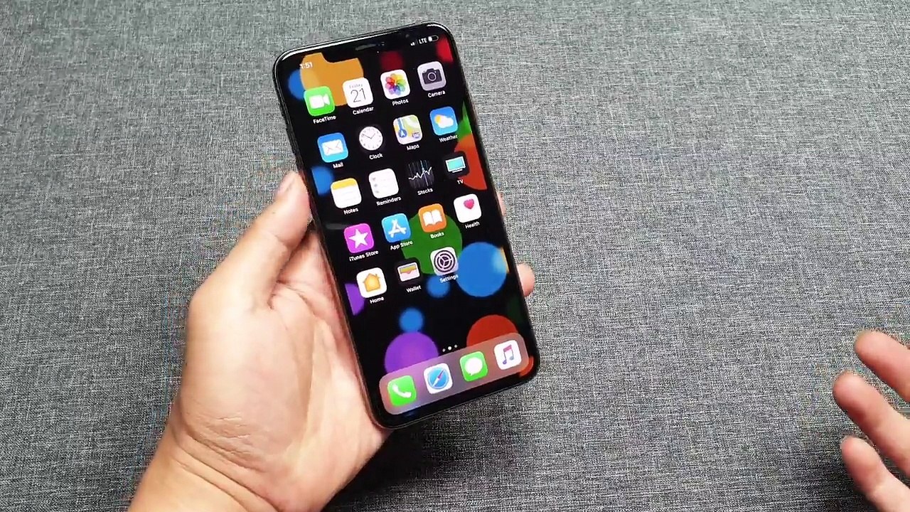Mở hộp iPhone Xs Max đầu tiên tại Việt Nam