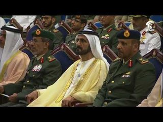 محمد بن راشد يكرم أوائل الضباط الخريجين في كلية القيادة والأركان المشتركة
