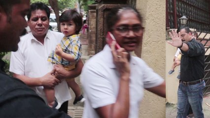 Taimur Ali Khan की फोटो लेने पर भड़की नैनी, कहा- फोटो मत लो; Watch Video | FilmiBeat