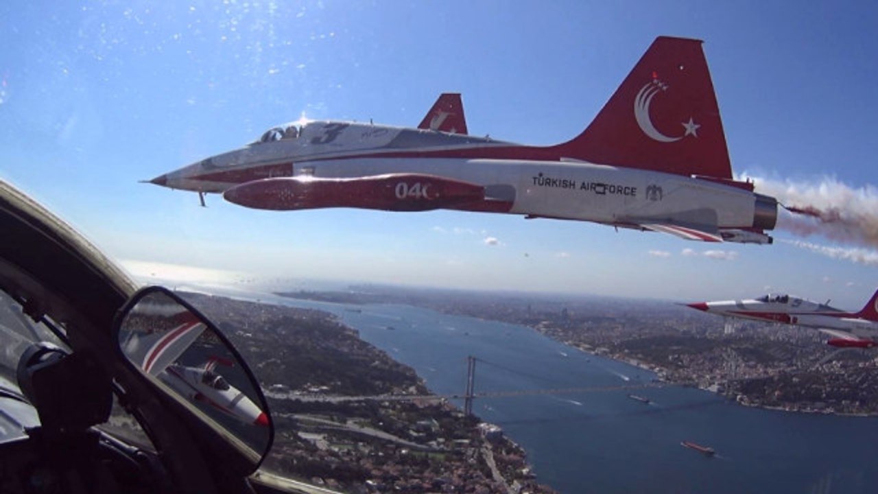 Türk Yıldızları'nın Kokpitinden Eşsiz İstanbul Boğazı Manzaraları
