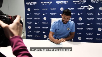 Video herunterladen: 'Breaking records is always beautiful' - Aguero signs City extension