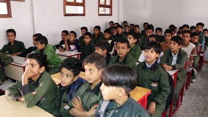 Yemeni children brave new school year as war rages on
