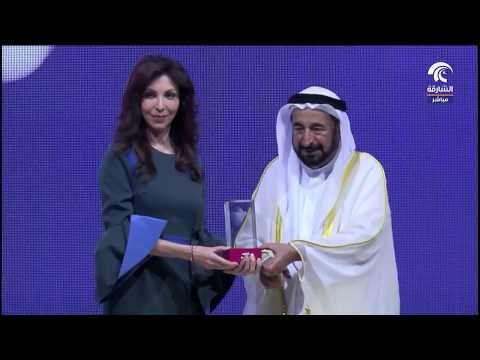 حاكم الشارقة يكرم المتعهدين المشاركين في القمة العالمية للتمكين الاقتصادي للمرأة .
