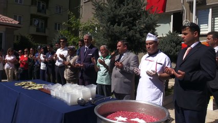 Uşak Emniyet Müdürlüğünde aşure dağıtıldı