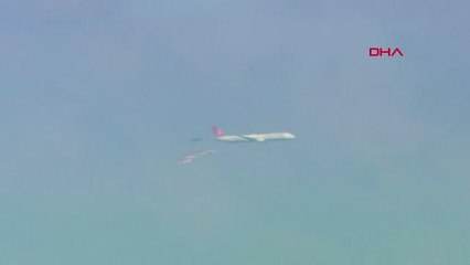 İstanbul Türk Yıldızları ve THY Uçağı Birlikte Uçtu