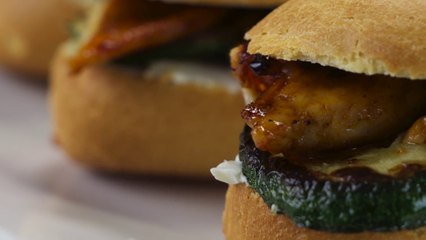Cómo hacer un bocadillo de pollo y calabacín