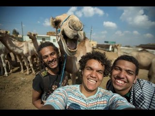 اخر النهار - صور سيلفي لـ "جمل يضحك" أدهشت العالم بكاميرا المصري / حسام عاطف