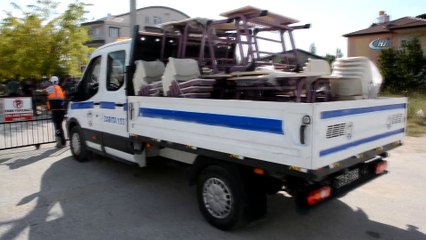 Eğitim yardımını okula sokmayan müdüre velilerden tepki