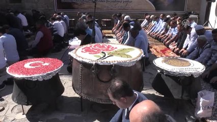 Afyonkarahisar'da 75 Bin Kap Aşure Dağıtıldı