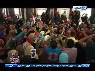 Download Video: صبايا الخير | لحظه هجوم المئات من طالبات الازهر علي ريهام سعيد لالتقاط الصور التذكارية معها