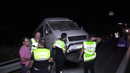 Tarım İşçilerini Taşıyan Minibüs Devrildi: 15 Yaralı