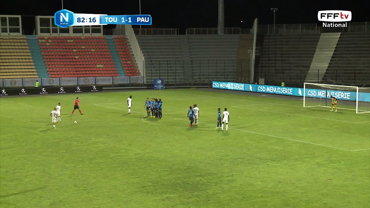 Magnifique but de Vincent THILL sur coup franc !!! 1-2 pour PAU FC.