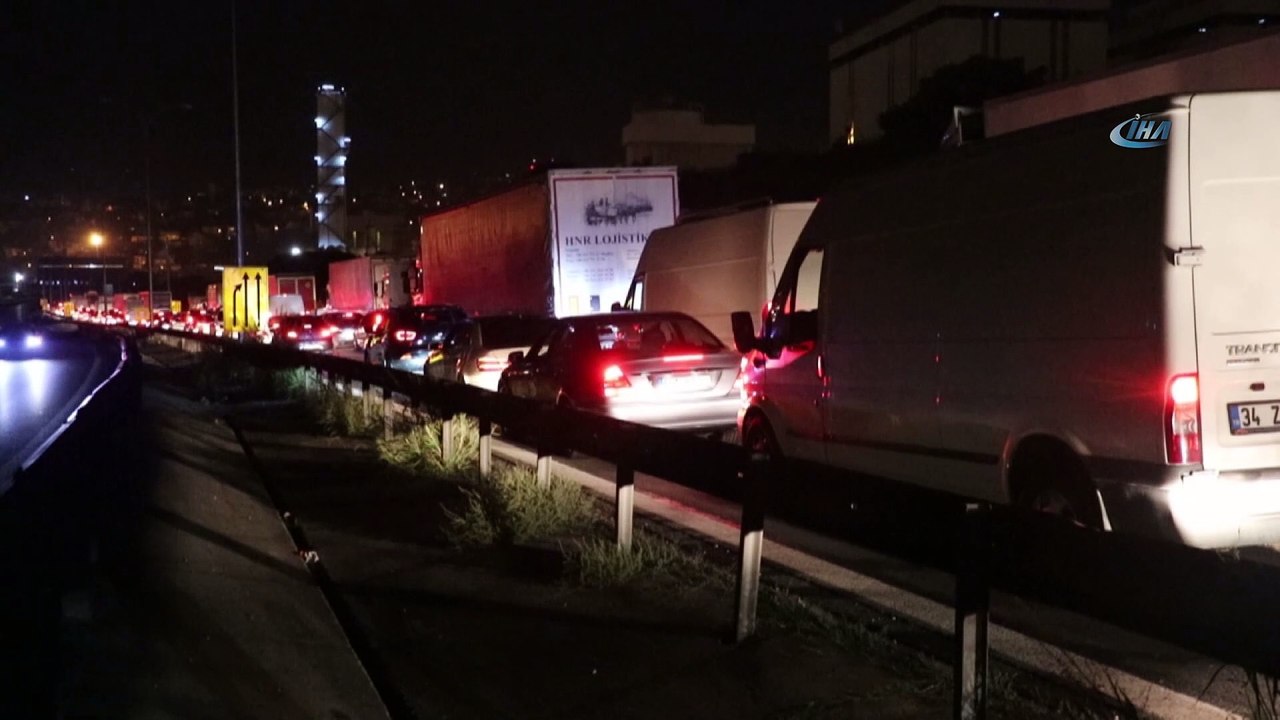 TEM Gebze-Dilovası arasında yol çalışması trafiği felç etti