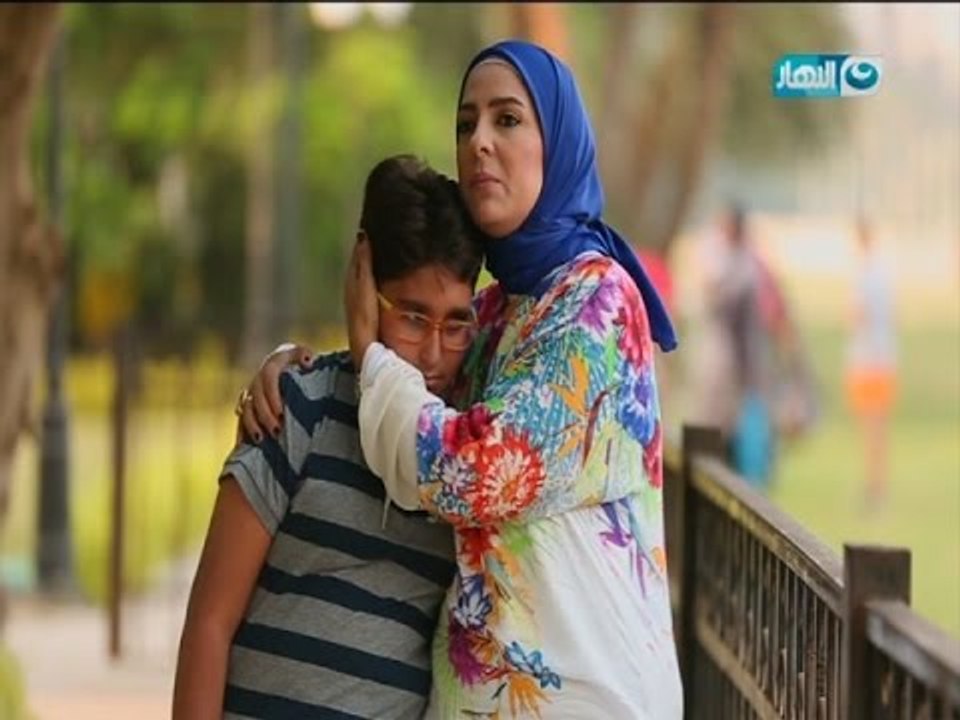 دعاء فاروق تتأثر ببكاء طفل والده يرفض رؤيته في الحلقة القادمة من حياتنا
