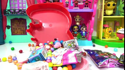 Peppa Pig Carry Along Friends Case Play Set + George Pig TOY Surprises