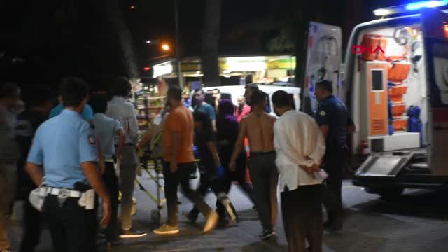 İzmir - Kavgayı Ayırmak İsteyen Polis Memuru Ağır Yaralandı