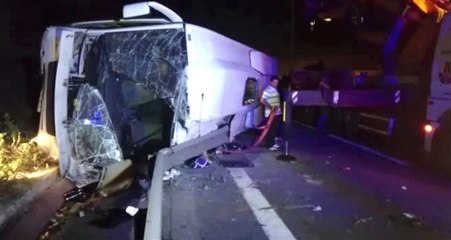 Kocaeli'de Teknofest'e Giden Öğrencileri Taşıyan Minibüs Devrildi: 2 Ölü, 17 Yaralı