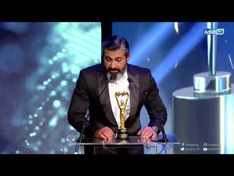 النجم / ياسر جلال ولحظة ظهورة بـ لوك جديد : غير...