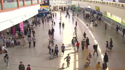 "설레는 고향길"...서울역 귀성행렬 절정 / YTN