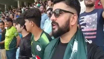 Download Video: India vs Pakistan Asia cup: Pakistani Cricket fan Sings Indian National Anthem | वनइंडिया हिंदी