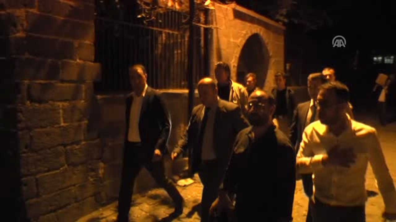 Simit Satan Muhammed Ara Verdiği Okuluna Devlet Desteğiyle Döndü