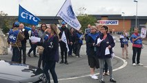 Manifestation des salariés de Cora contre le travail du dimanche