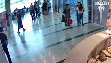 Elle décide de vendre son bébé pour 40 euros dans un aéroport