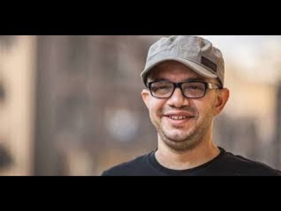 اسمع اجمل قصيدة ل الشاعر و الروائي  عمر طاهر "باب الخلق"
