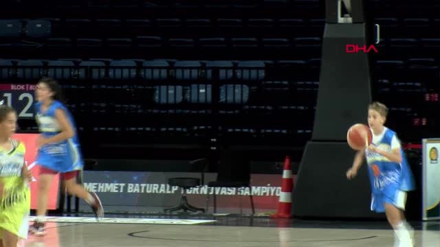 Spor Ünlü Basketbolcular Diyabetli Çocuklarla Gösteri Maçı Yaptı