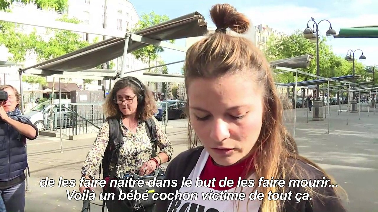 Action antispéciste devant des boucheries parisiennes