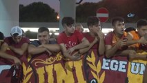 Galatasaray'a İzmir'de Coşkulu Karşılama