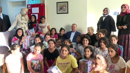 Cumhurbaşkanı Erdoğan çocuk yuvasını ziyaret etti