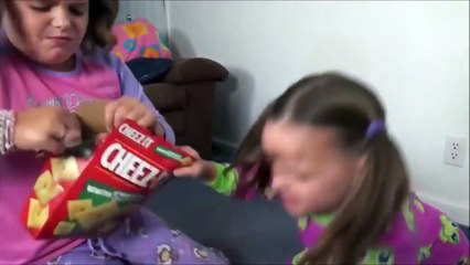 Bad Baby Victoria vs Crybaby Annabelle Cockroach Toy Freaks Family (1)