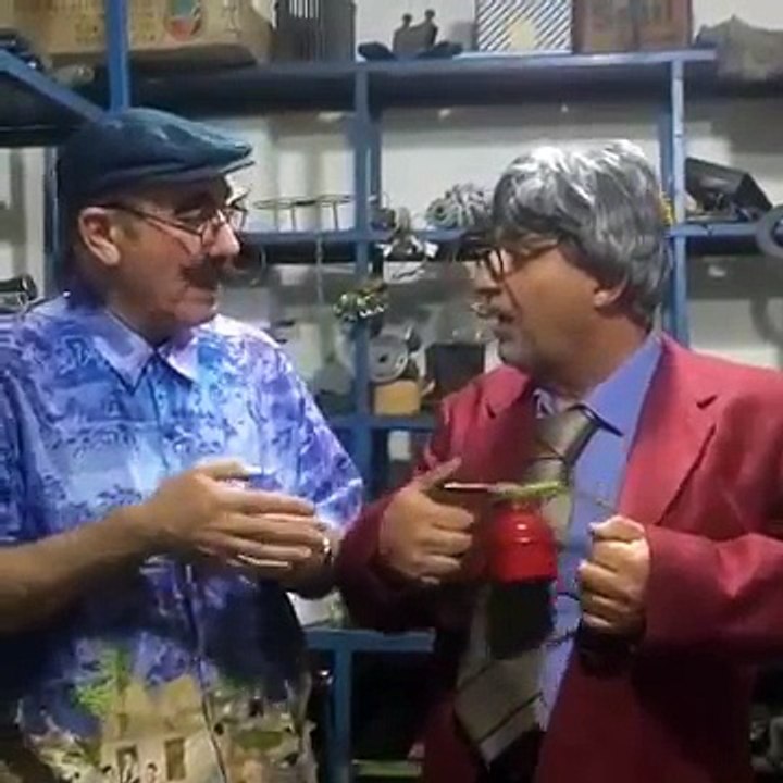 مردم براڕۆ ئەحمەد ڕەوف و حەمە دەمبڵ گۆرانی میران عەلی دەڵێنەوە بزانە چی بە میران دەڵێن زۆر کۆمیدیە