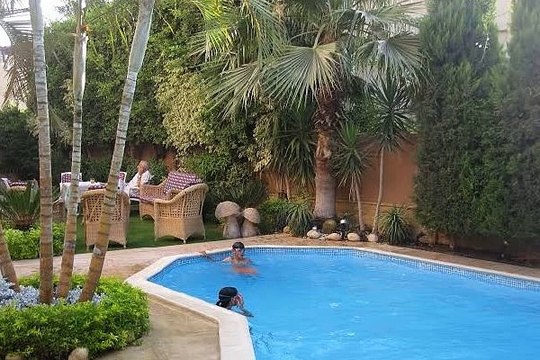 فيلا بحمام سباحة و حديقة فى جراند ريزيدنس للايجار