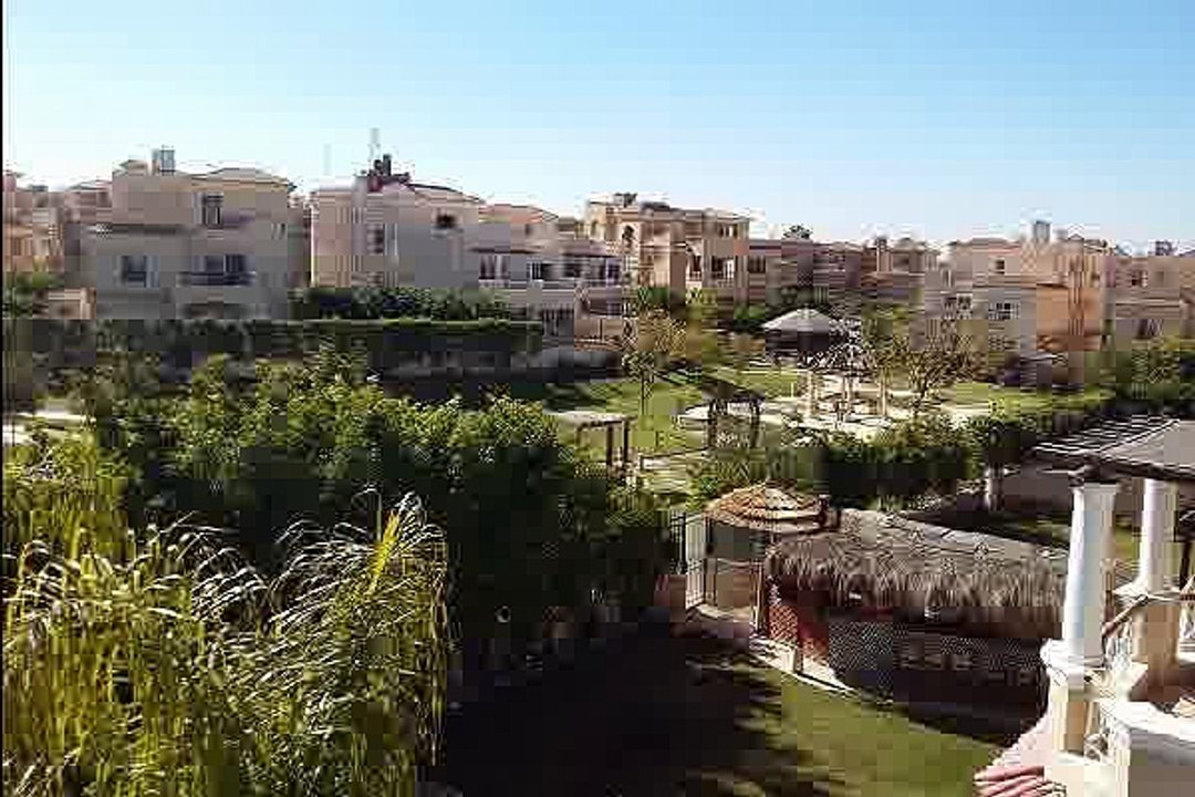 فيلا بحمام سباحة فى جراند ريزيدنس للايجار