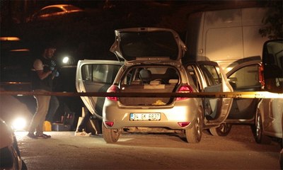 Otomobilde çakmak gazı patladı: 3 yaralı