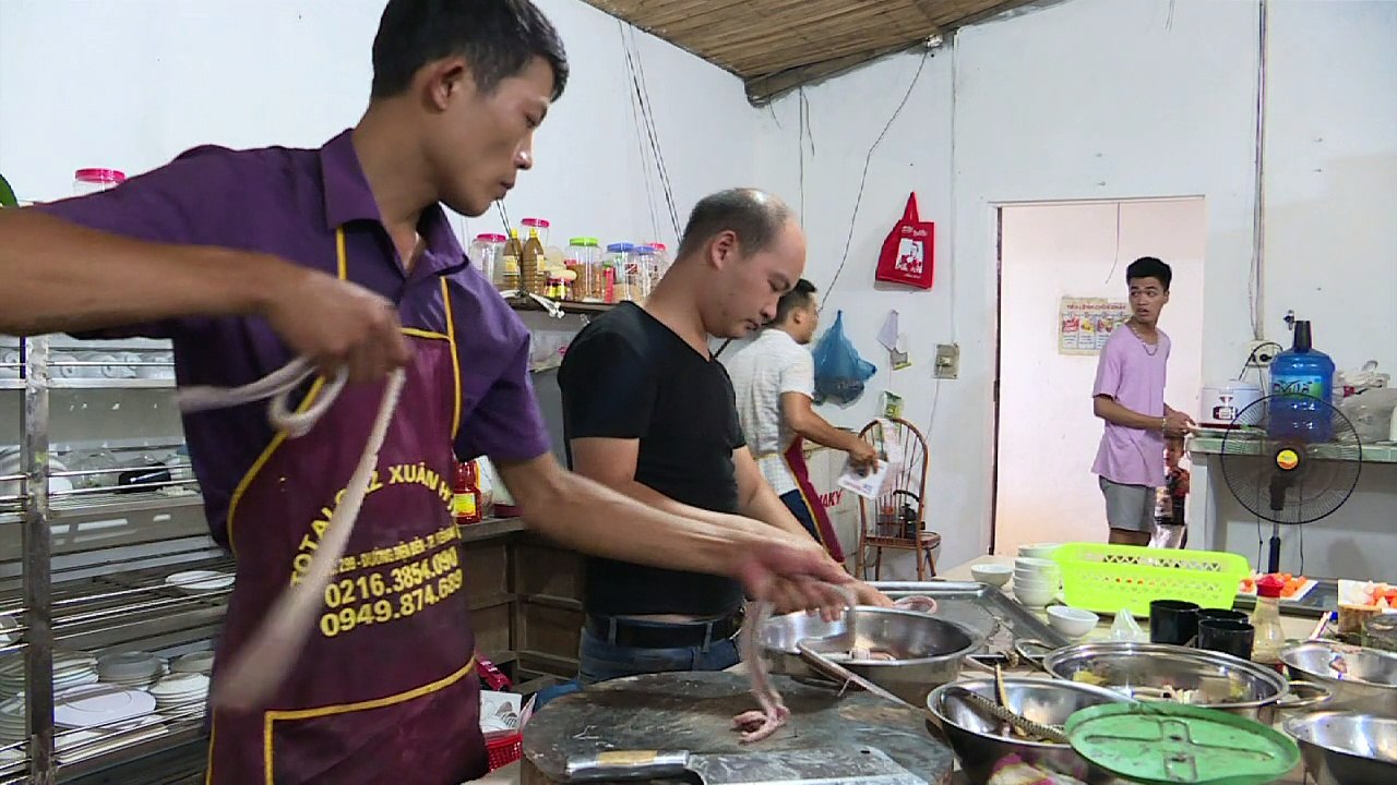 Schlangenwurst und Gallenwein als Delikatessen in Vietnam