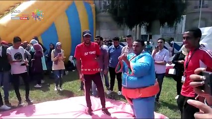 مصارعة بين طالبين فى جامعة عين شمس