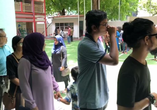 Lines Outside Polling Centers Prompt Voting Extensions on Maldives Election Day