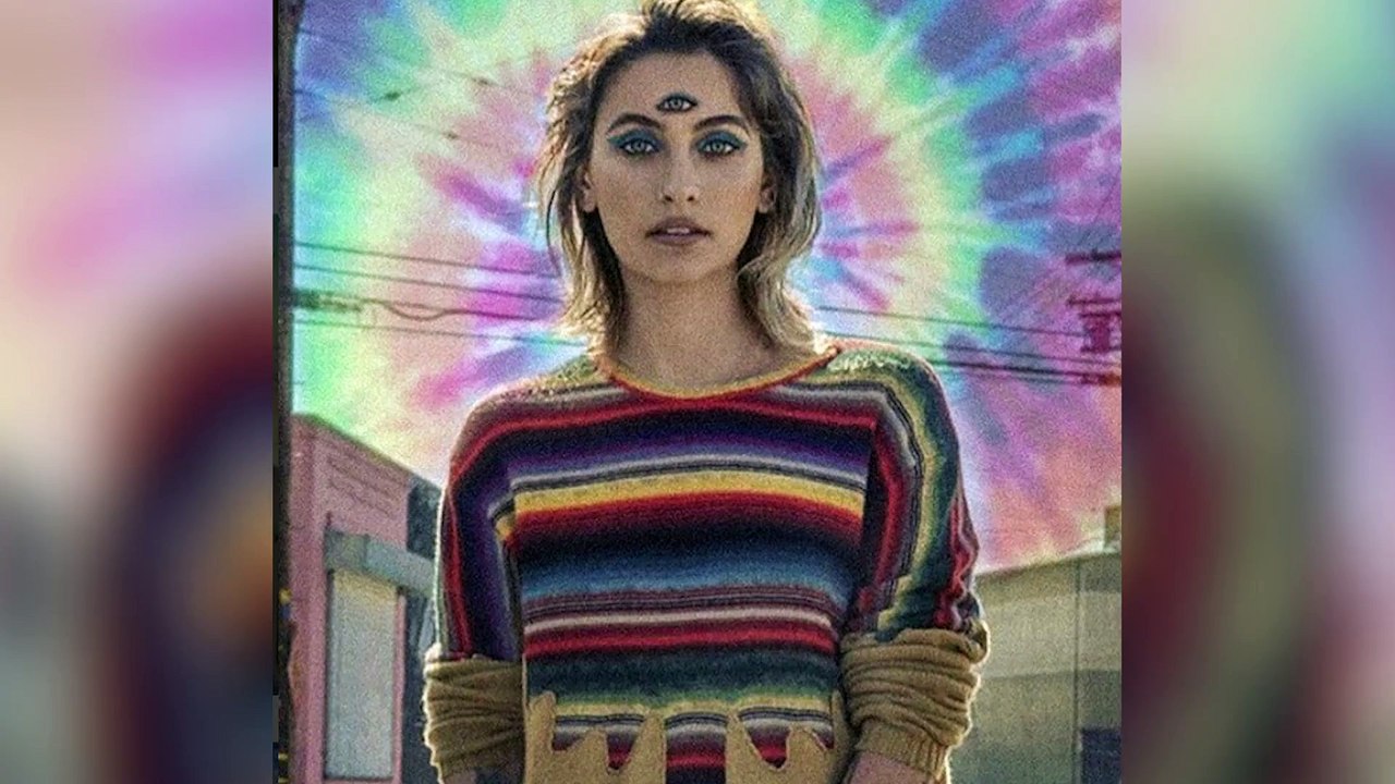 Selena Gomez & Paris Jackson Bring Back The 60’s With Tye Dye Fashion Trend! | Trending Topics!